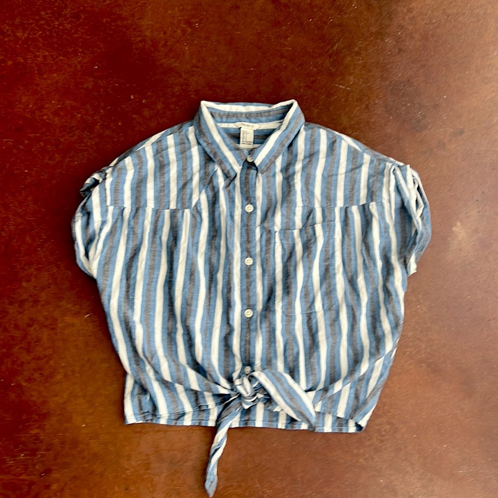 Forever 21 Striped Cropped Button Up